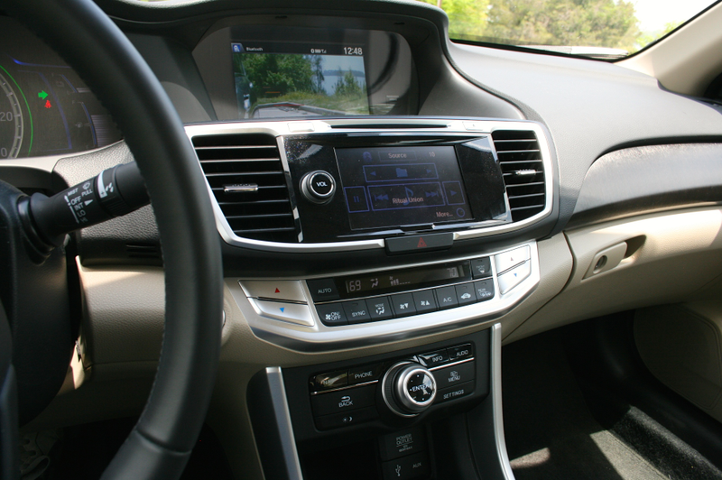 Illustration for article titled 2014 Honda Accord Hybrid: The Jalopnik Review